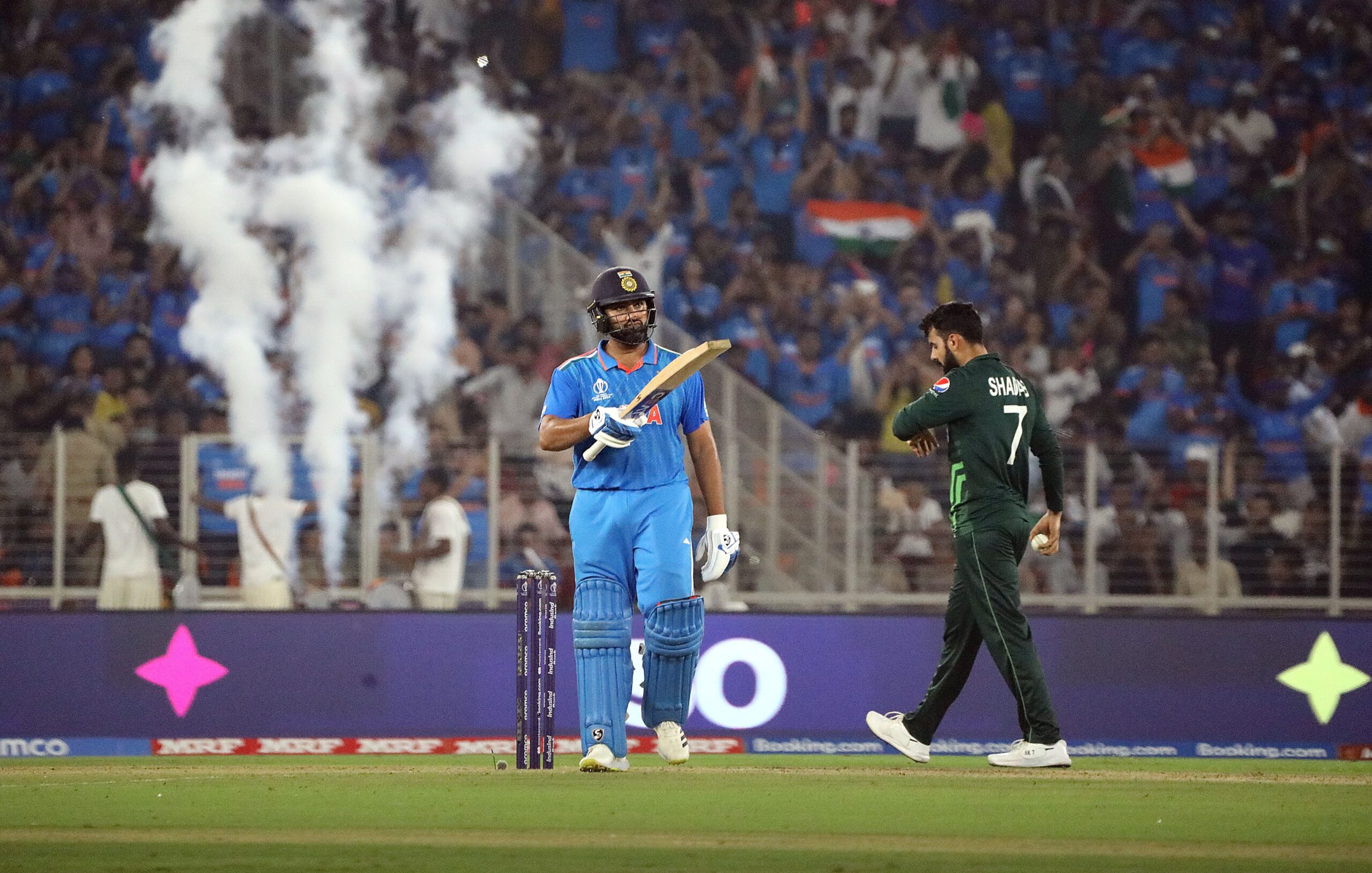 INDvsPAK : ஹாட்ரிக் வெற்றி.! உலக கோப்பை வரலாற்றில் தொடர்ந்து 8வது தோல்வி….. பாகிஸ்தானை 7 விக்கெட் வித்தியாசத்தில் வீழ்த்தி முதலிடத்திற்கு சென்ற டீம் இந்தியா.!!