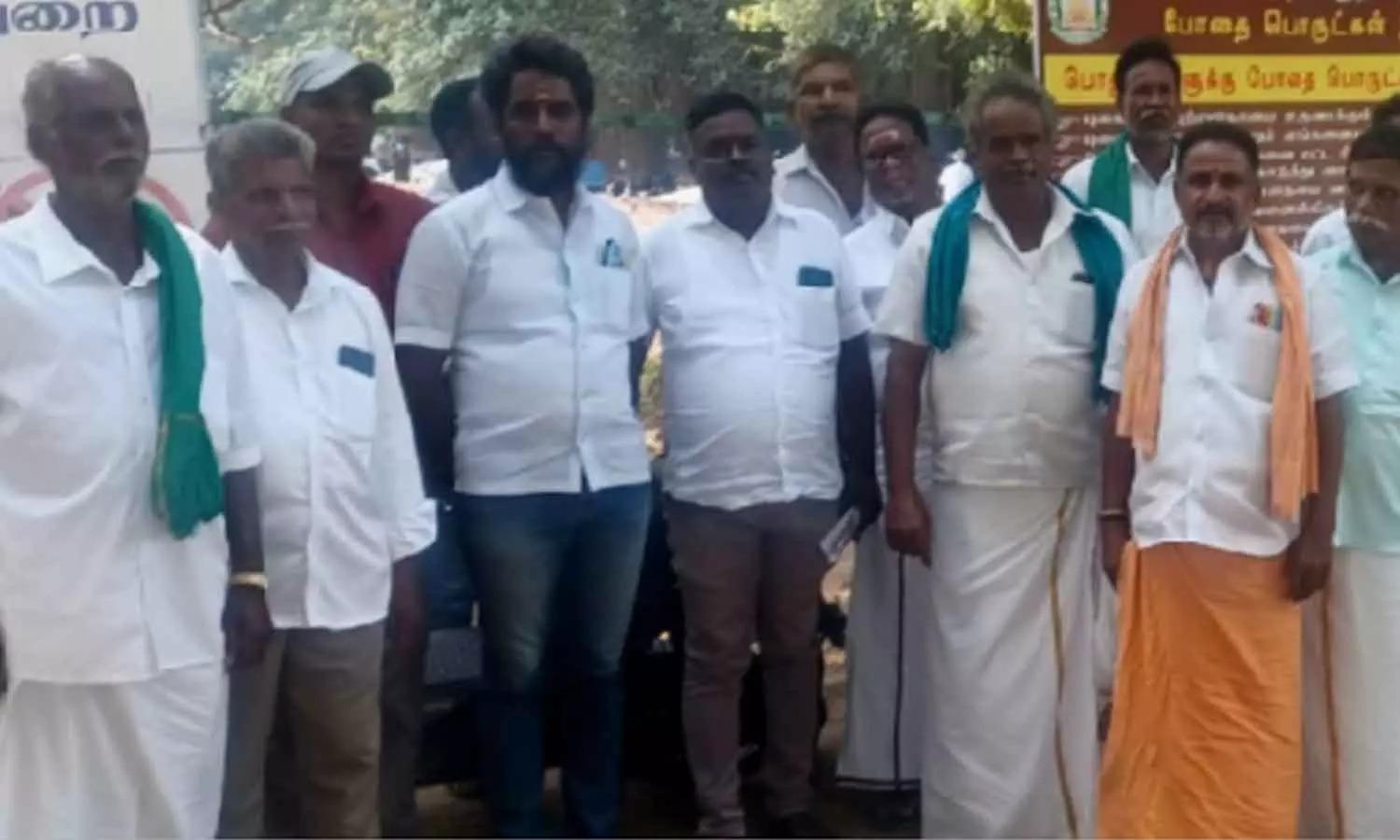 பல்வேறு கோரிக்கைகளை முன் வைத்து…. மாவட்ட ஆட்சியரை சந்தித்த பரந்தூர் விமான நிலைய எதிர்ப்பு குழுவினர்…!!