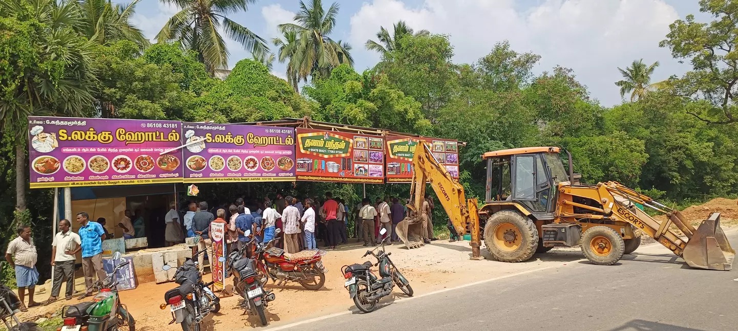 ஆக்கிரமிப்பை அகற்ற சென்ற அதிகாரிகள்…. வாக்குவாதத்தில் ஈடுபட்ட பொதுமக்கள்….  பரபரப்பு சம்பவம்…!!