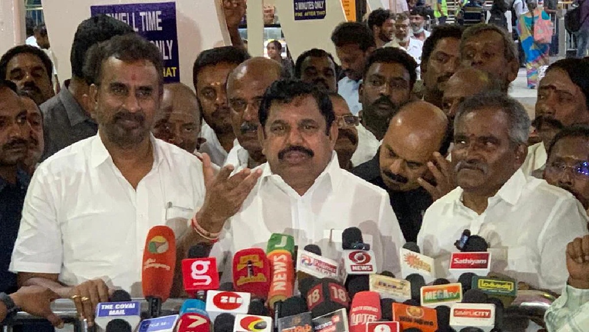 கோட்டையில் ஜனநாயகம் இல்லை…! இதுலாம்  மக்களுக்கு தெரியட்டும்… மீடியா முன்பு கொட்டித்தீர்த்த எடப்பாடி …!!