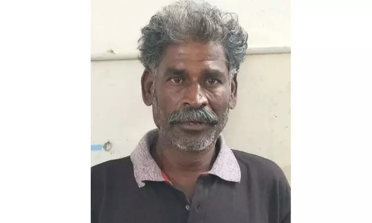 மிட்டாய் வாங்கி கொடுத்து 10 வயது சிறுமி பலாத்காரம்…. கோவில் பூசாரிக்கு தர்ம அடி…. பரபரப்பு சம்பவம்…!!