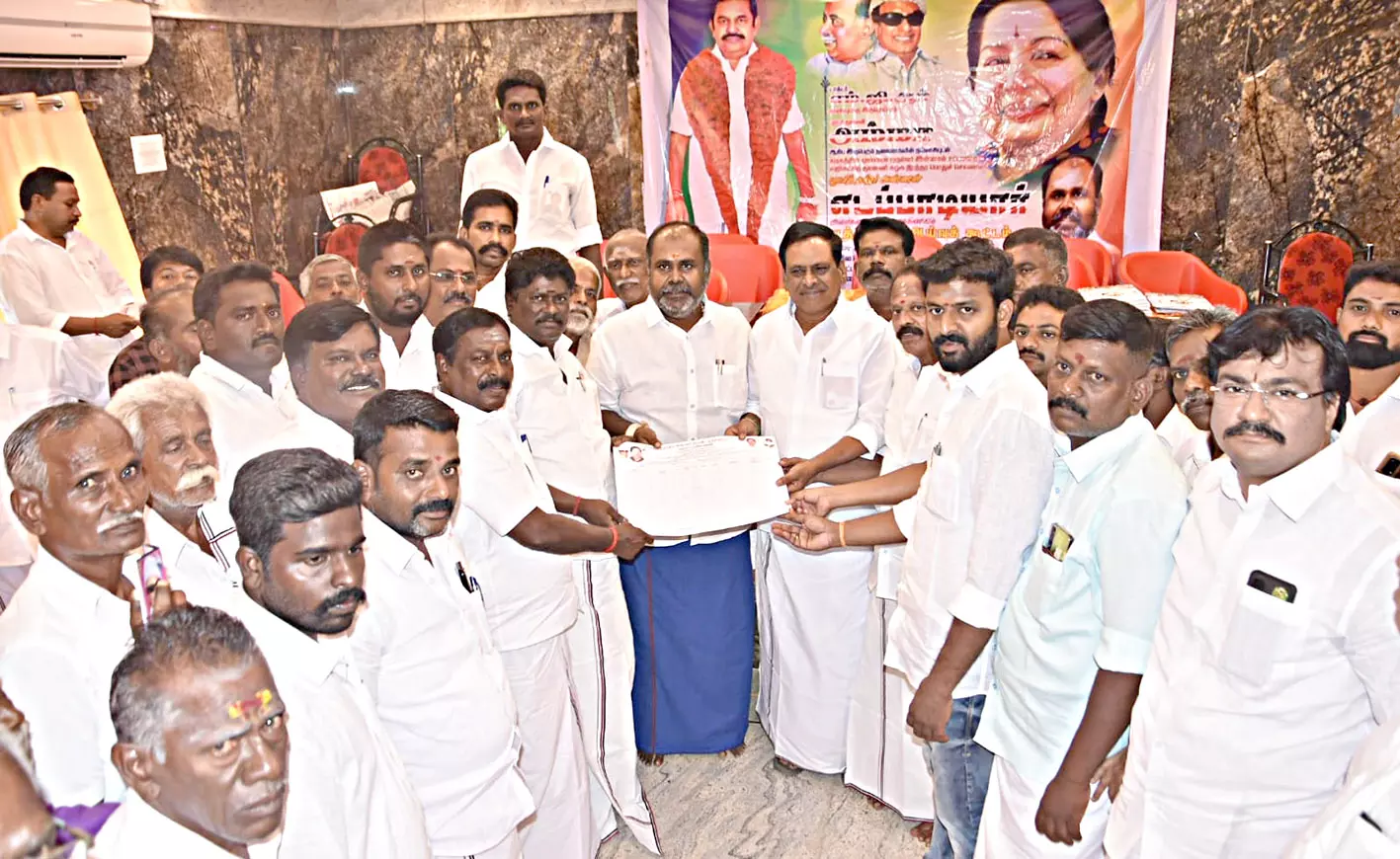 வாரிசுகளுக்காக மட்டுமே சிந்திக்கும் முதல்வர்…. கோபத்தில் இருக்கிறார்கள் – ஆர்.பி.உதயகுமார்