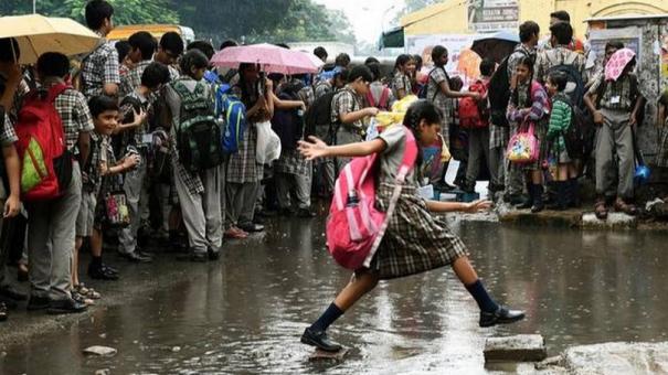 கனமழை: தமிழகத்தில் நாளையும் பள்ளிகளுக்கு விடுமுறையா..? வெளியான தகவல்…!!