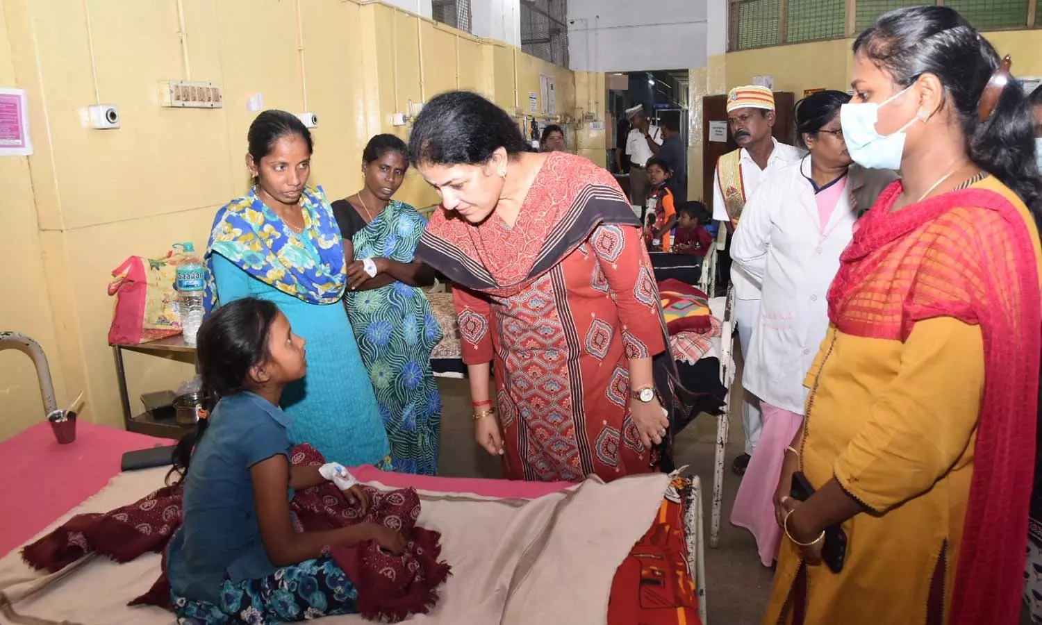 எல்லாம் சரியா இருக்கா…? ஸ்ரீபெரும்புதூர் அரசு மருத்துவமனையில் நேரடி ஆய்வு…. மாவட்ட ஆட்சியரின் அறிவுரை…!!