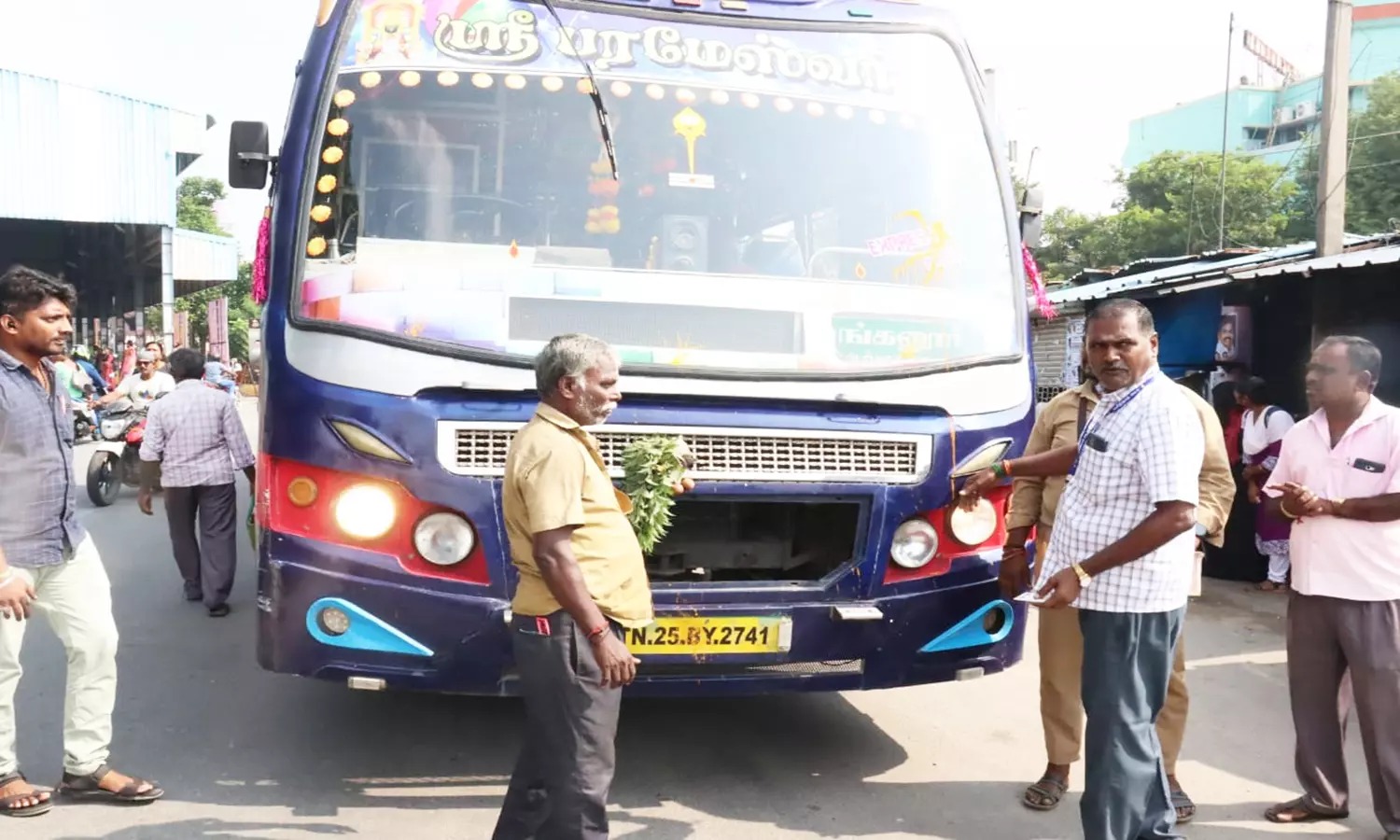 பேருந்துகளில் பொருத்தப்பட்டிருந்த ஏர் ஹாரன்கள் பறிமுதல்…. அதிகாரிகளின் அதிரடி நடவடிக்கை…!!