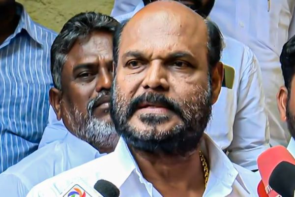 தேவரும், தேவேந்திரரும் இருக்காங்க… கஞ்சா அடிச்சிட்டு கொலை செய்யுறாங்க… ஜான் பாண்டியன் குற்றச்சாட்டு…!!