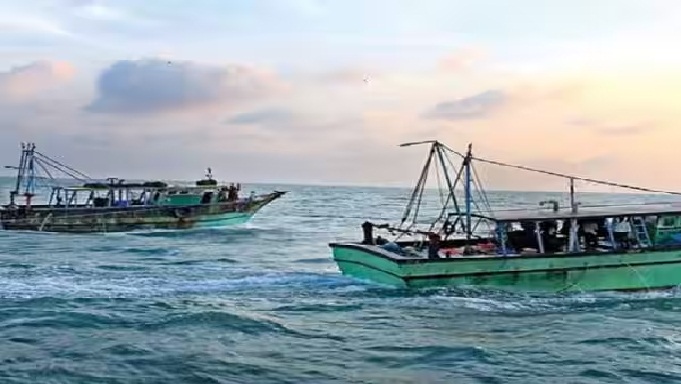 #BREAKING: எல்லாரும் வெளியே வாங்க… மீனவர்கள் கரை திரும்ப உத்தரவு…! மீன்வளத்துறை ஆணை…!