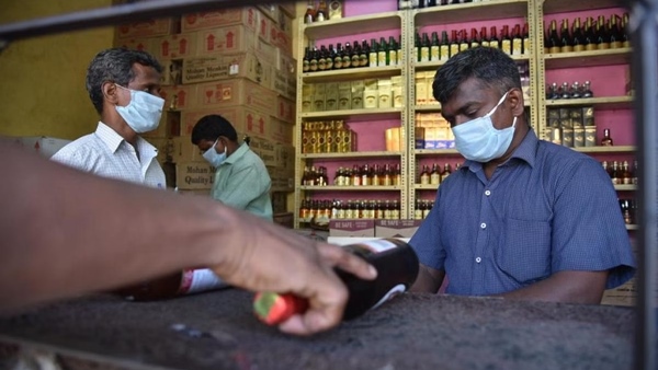 தமிழகம் முழுவதும் டாஸ்மாக் கடைகளில்…. குடிமகன்களுக்கு ஹாப்பி நியூஸ்….!!!