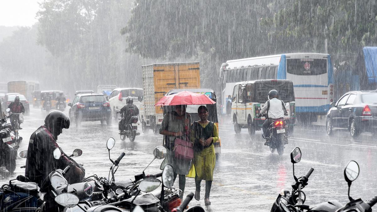 மக்களே உஷார்…! தமிழகத்தில் இரவு 10 மணி வரை அதீத கனமழை பெய்யும்….!!