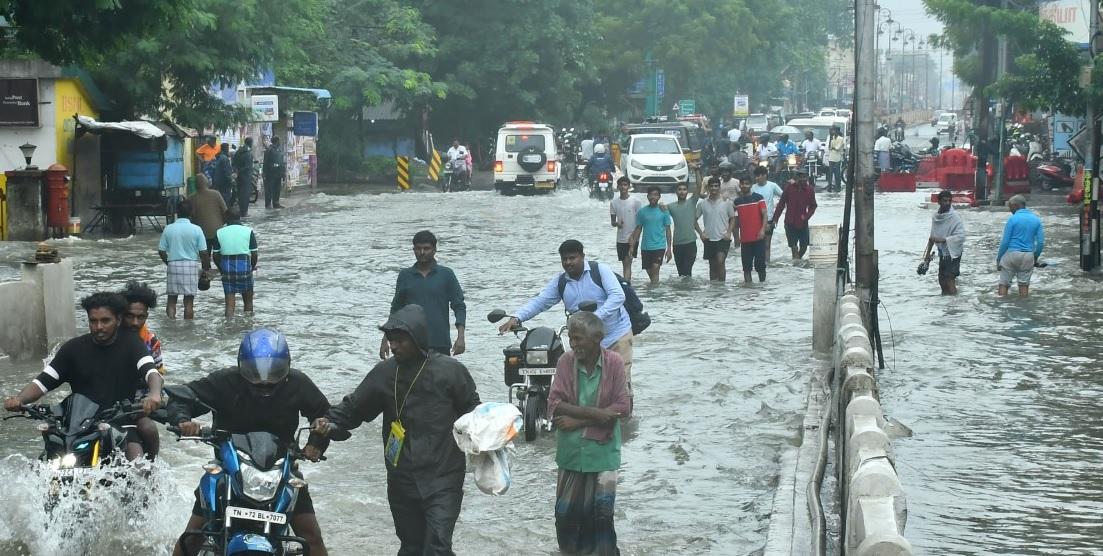 கனமழையால் கடும் பாதிப்பு : “குடும்ப அட்டை மூலம் ரூ20,000 நிதியுதவி” என்.ஆர்.தனபாலன் அறிக்கை…!!