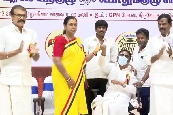 ஒரே நாள் தான்….!  சென்னையை நாசமாகிடுச்சு… கேப்டன் அதான் வெளியே வரல… ”அந்த சம்பவம்” சொன்ன பிரேமலதா விஜயகாந்த்…!!