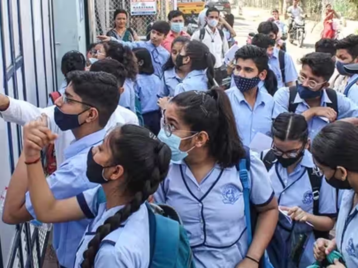 CBSE Board Date Sheet 2024 : சிபிஎஸ்இ 12 மற்றும் 10ஆம் வகுப்பு பொது தேர்வு அட்டவணை வெளியீடு.!!