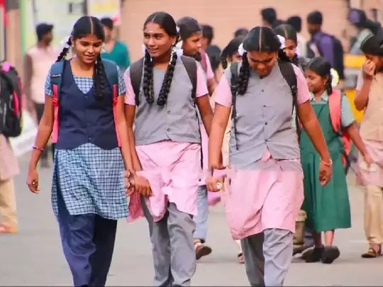 தமிழகத்தில் நாளை முதல் மாணவர்களுக்கு பாடப் புத்தகம்… அரசு அதிரடி உத்தரவு…!!!