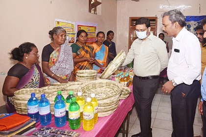 மகளிர் குழு விற்பனை பொருட்கள் கண்காட்சி…. தொடங்கி வைத்த மாவட்ட ஆட்சியர்…!!