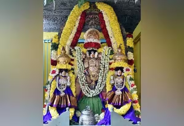 வைகுண்ட ஏகாதசி விழா…. பெருமாள் கோவிலில் சொர்க்கவாசல் திறப்பு வைபவம்…!!