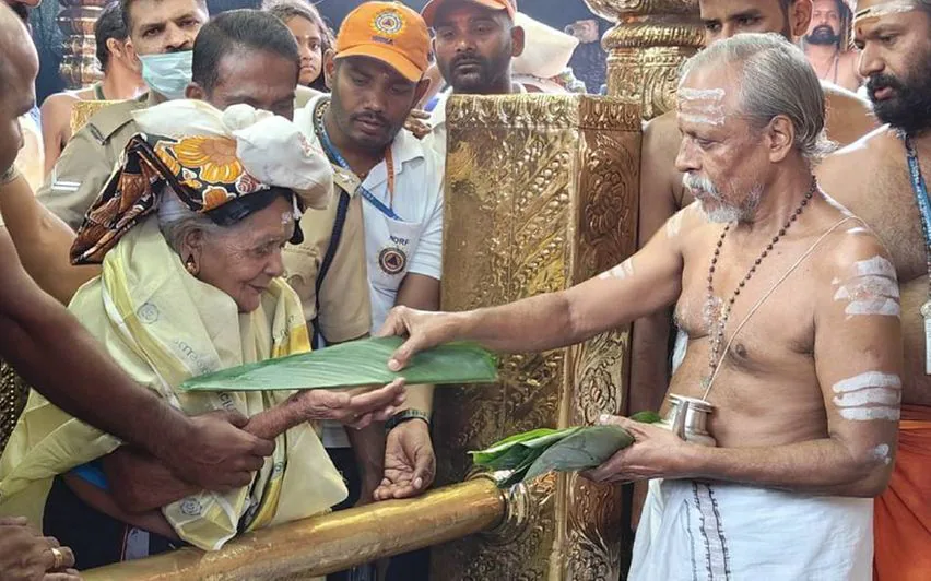 100-வது வயதில்….. “நிறைவேறிய சபரிமலை ஆசை” மூதாட்டிக்கு குவியும் பாராட்டு…!!