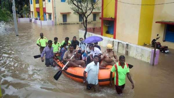 குமரியில் கொட்டி தீர்த்த கனமழை…. வெள்ளத்தில் சிக்கியவர்கள் பத்திரமாக மீட்பு…!!