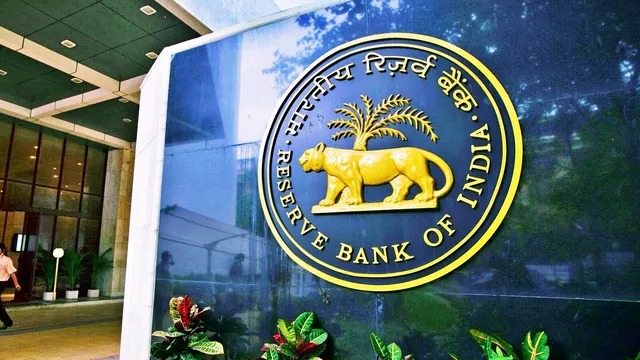 பணவீக்கம் அதிகரிப்பு: மீண்டும் வட்டியை உயர்த்தும் RBI வங்கி..? வெளியான ஷாக் நியூஸ்…!!