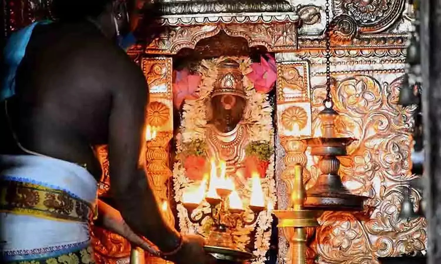 மார்கழி மாத சிறப்பு…. புகழ்பெற்ற கோவிலில் சிறப்பு பூஜை…. திரளான பக்தர்கள் சாமி தரிசனம்….!!