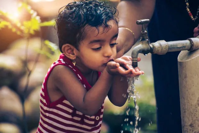 ஒரு நாளைக்கு எவ்வளவு தண்ணீர் குடிப்பது…? குழப்பமா இருக்கா…? இதோ நோட் பண்ணுங்க…!!!