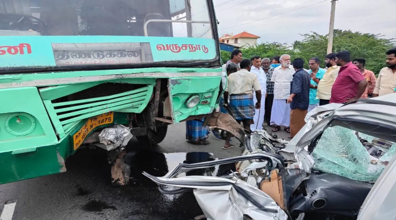 கார்-அரசு பேருந்து நேருக்கு நேர் மோதல்…. இடிபாடுகளில் சிக்கி பலியான பெண்…. கோர விபத்து….!!