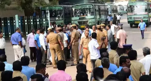 யாருக்கும் விடுமுறை கிடையாது… பணிக்கு வராவிட்டால் ஒழுங்கு நடவடிக்கை பாயும்… தமிழக அரசு எச்சரிக்கை…!!