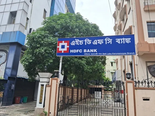 நாளை முதல் அமல்…. HDFC வங்கி வாடிக்கையாளர்களுக்கு ஷாக் நியூஸ்….!!!