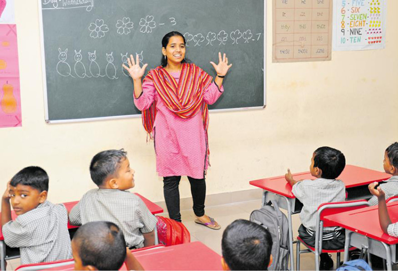 ஆசிரியர் பணியிடங்களில் நேரடி நியமனங்களுக்கான வயது தளர்வு – தமிழக அரசு…!!