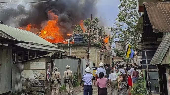 மெய்தி பிரிவினரை பழங்குடியினர் பிரிவில் சேர்த்து இட ஒதுக்கீடு வழங்க அரசு பரிசீலிக்க வேண்டும் என்ற உத்தரவு வாபஸ்.!!