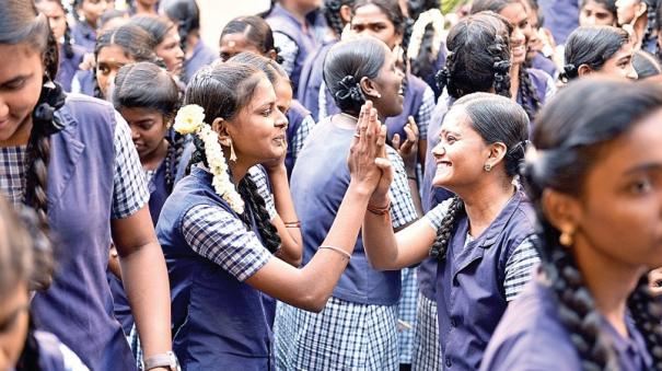 தமிழகம் முழுவதும் இன்று பள்ளிகளில் சிறப்பு முகாம்…. மாணவர்களே இதை மிஸ் பண்ணிடாதீங்க….!!!