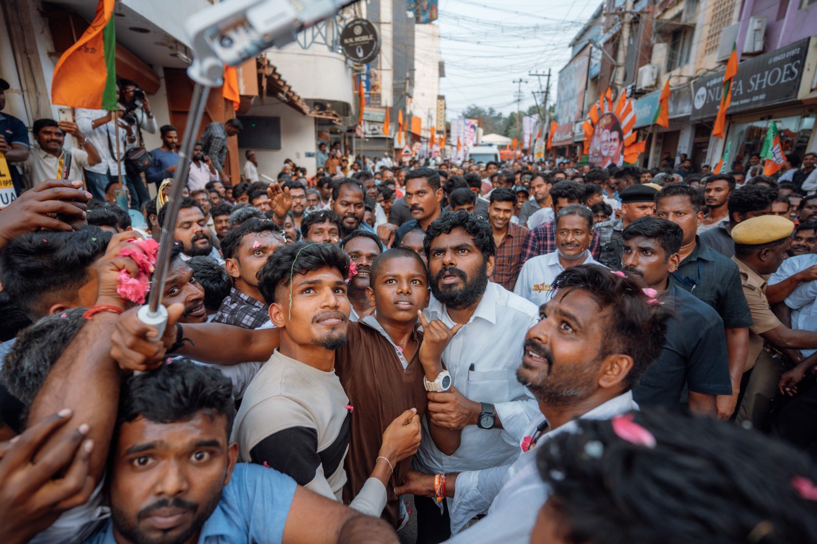 பாஜக மாநில தலைவர் அண்ணாமலை உட்பட 10 பேர் மீது ஆம்பூர் நகர போலீசார் வழக்கு பதிவு.!!