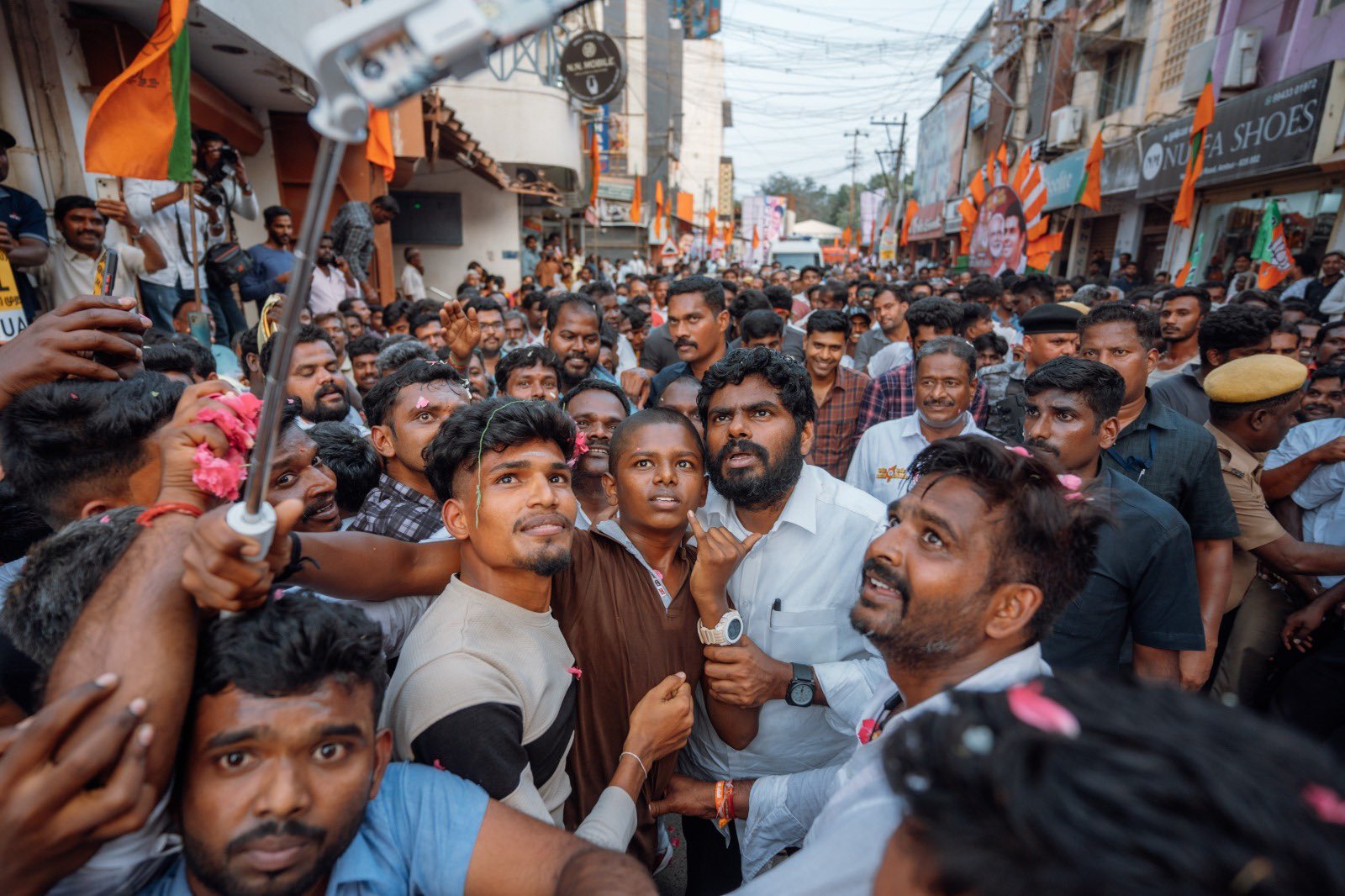 பாஜக மாநில தலைவர் அண்ணாமலை உட்பட 10 பேர் மீது ஆம்பூர் நகர போலீசார் வழக்கு பதிவு.!!