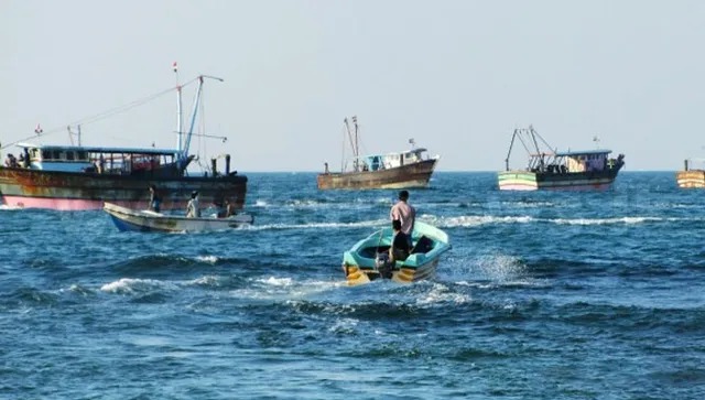 தமிழக மீனவர்களின் படகுகளை கொளுத்துவோம்…. கடும் எச்சரிக்கை விடுப்பு…!!