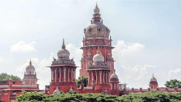 சென்னையில் இனி வீட்டு வாசல்களில் வாகனங்கள் நிறுத்தியிருந்தால்.. உயர் நீதிமன்றம் அதிரடி உத்தரவு…!!!