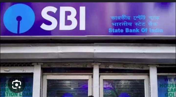 கட்டணத்தை உயர்த்தியது SBI வங்கி…. அதிர்ச்சியில் வாடிக்கையாளர்கள்…!!!