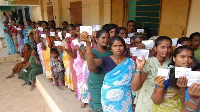 உங்க வாக்குச்சாவடி கூட்டமா இருக்கா…?  வீட்டிலேயே ஈஸியா செக் பண்ணலாம்…!!