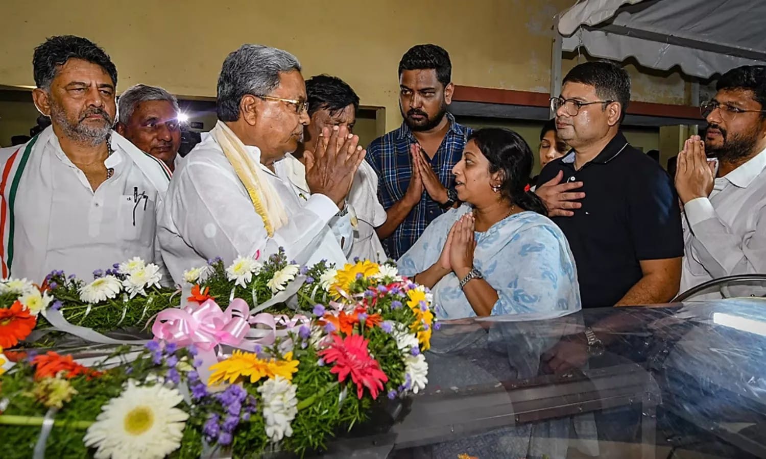 பாஜக எம்.பி ஸ்ரீனிவாஸ் பிரசாத் உடலுக்கு அரசு மரியாதையுடன் இறுதிச்சடங்கு…. கர்நாடக முதல்வர் அறிவிப்பு…!!!