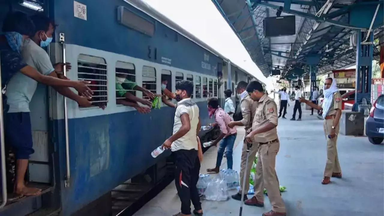 ரயில் கிளம்பிடுமோ என்ற பயம் இனி வேண்டாம்…. பயணிகளுக்கு தெற்கு ரயில்வே சூப்பர் வசதி….!!!