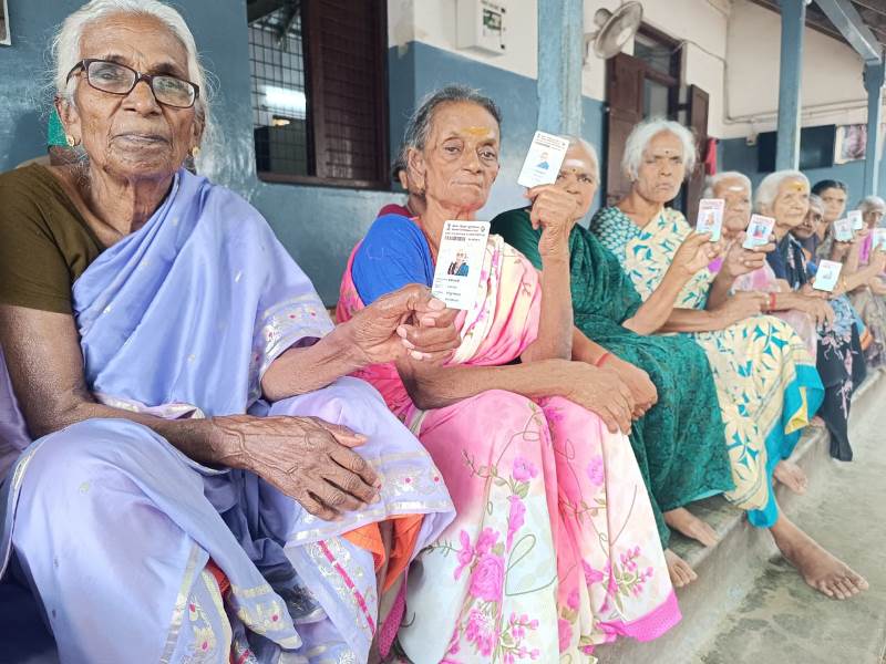 வாக்காளர்களே….! இந்த நம்பருக்கு கால் பண்ணுங்க….. வண்டி உங்க வீட்டிற்கே வரும்…!!