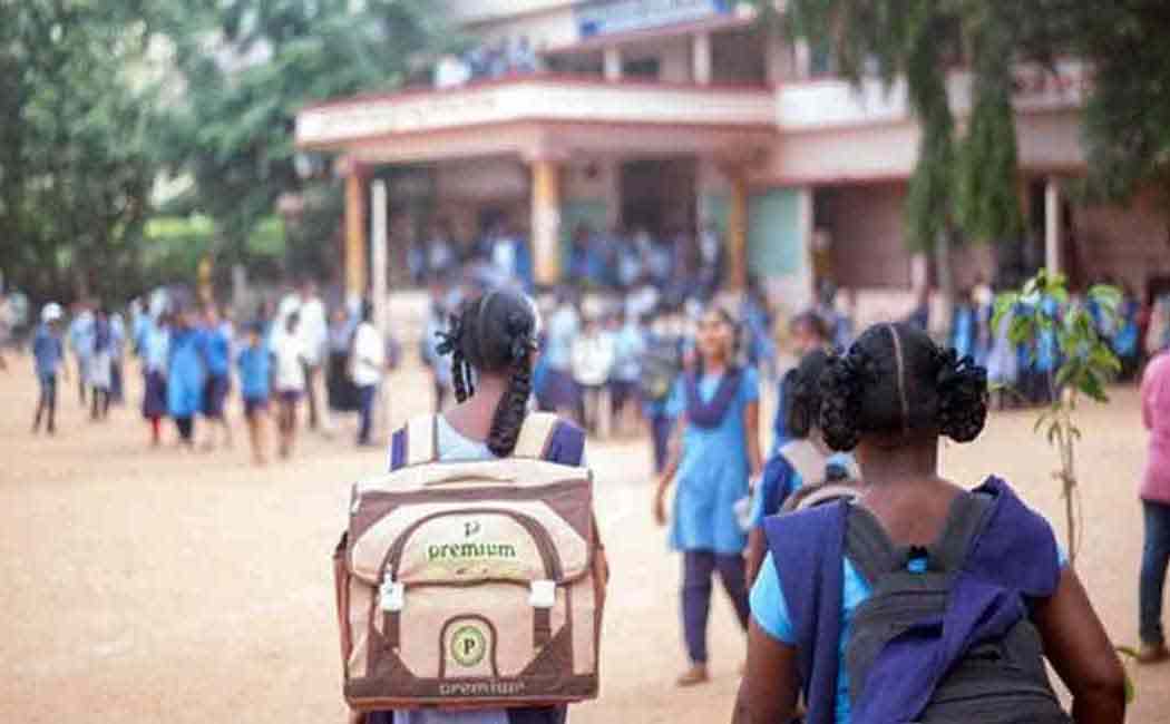 தமிழகத்தில் பள்ளிகள் திறப்பு தள்ளிப்போகிறதா?…. காரணம் இதுதான்…. வெளியான தகவல்….!!!