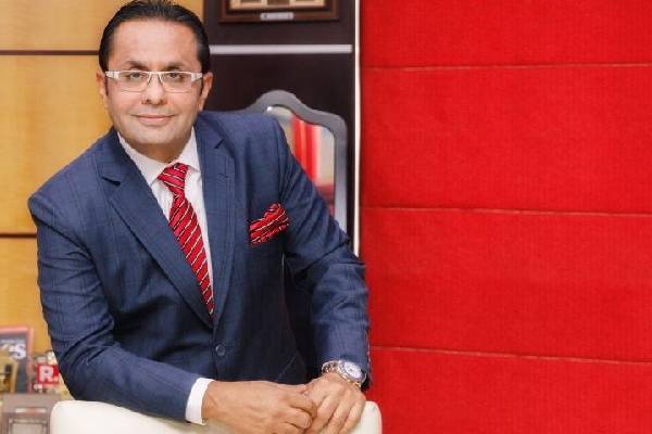 அன்று வீடுவீடாக பால் விற்றவர்…. இன்று 20,280 கோடி சொத்துக்கு அதிபதி…. எப்படி தெரியுமா…??
