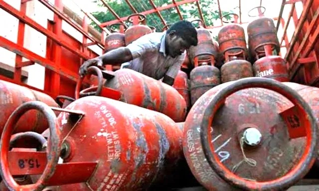 சிலிண்டர் வாடிக்கையாளர்களே…. கைரேகை பதிவு கட்டாயம்… முக்கிய அறிவிப்பு…!!!