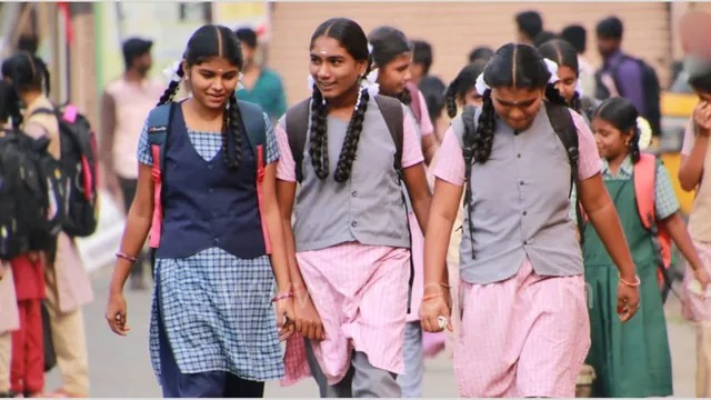 தமிழகத்தில் பள்ளிகள் திறப்பு மீண்டும் தள்ளிபோகிறதா?…. அரசு எடுக்கும் முடிவு என்ன….???