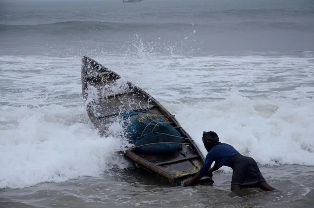 ALERT: மீனவர்கள் உடனடியாக கரை திரும்பவும்…. அவசர உத்தரவு…!!!