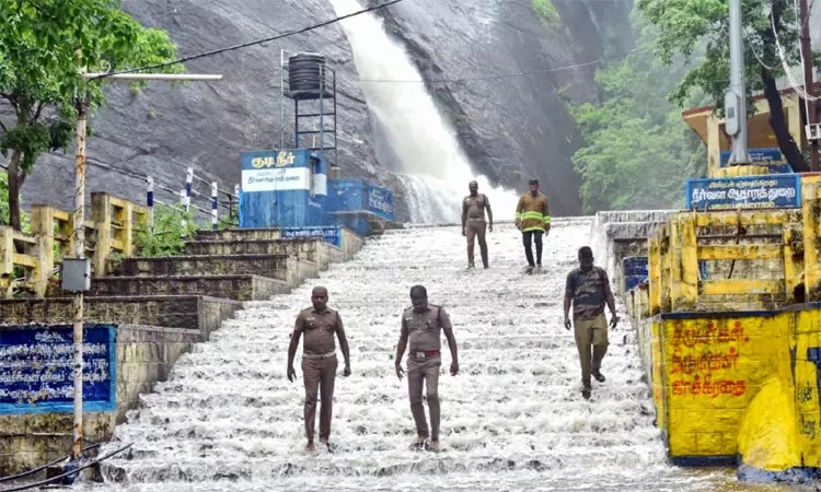 “இனி வனத்துறை கட்டுப்பாட்டில் குற்றால அருவிகள்”…. மாவட்ட நிர்வாகம் முக்கிய முடிவு….?