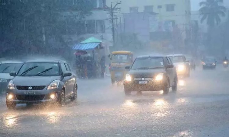 தமிழகத்தில் நாளை முதல் 2 நாட்களுக்கு அதி கனமழைக்கான ரெட் அலர்ட்…!!