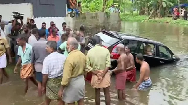 “உன்ன நம்பி வந்தேன் பாரு என்ன சொல்லணும்” கூகுள் மேப் காட்டிய வழி….. ஓடைக்குள் புகுந்த கார்….!!