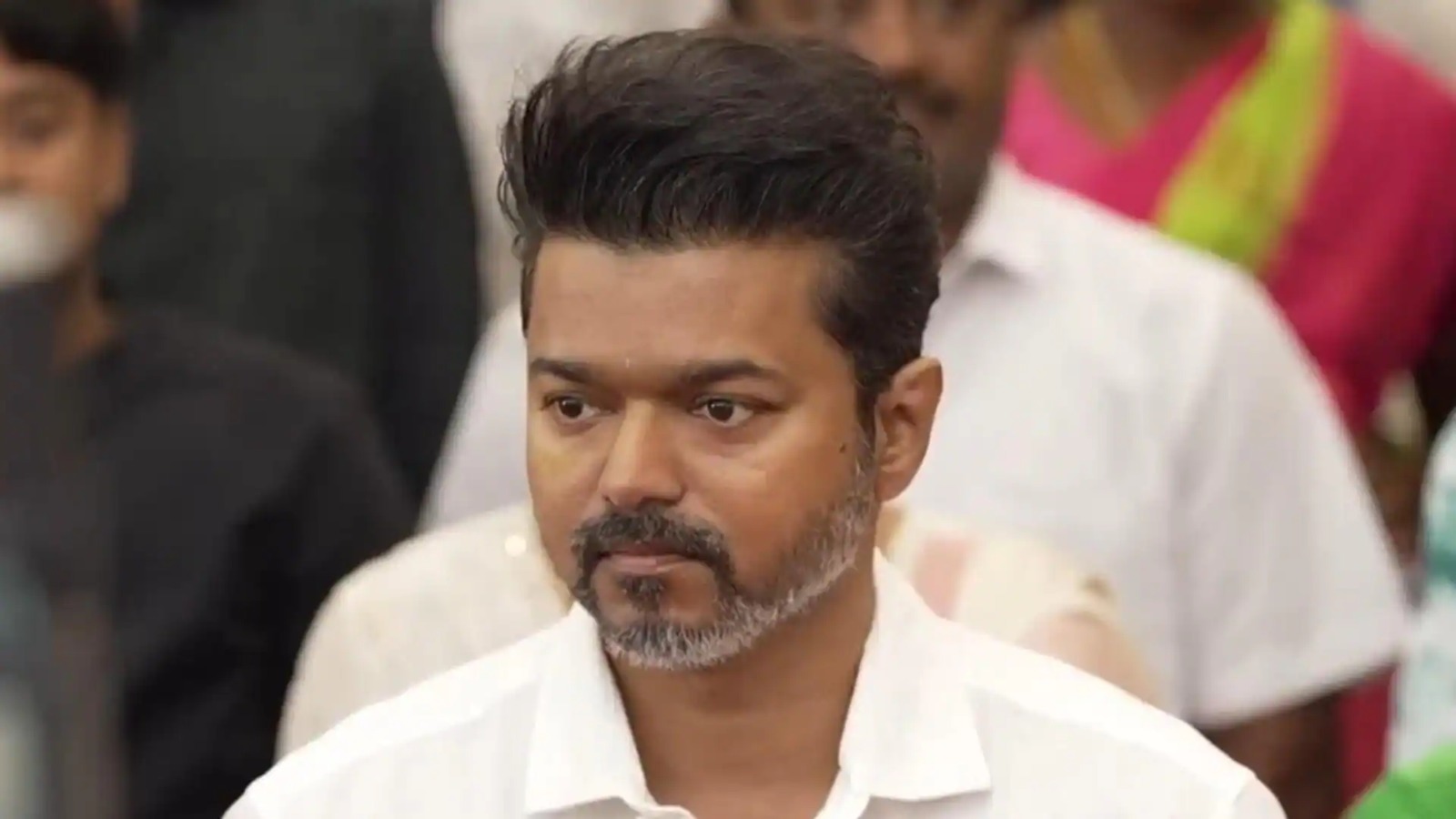 “வாங்கண்ணா வணக்கங்கண்ணா” “உங்களை முதல்வராக்குறோங்கண்ணா”…. மேடையில் அசத்திய மாணவரின் தாயார்…!!