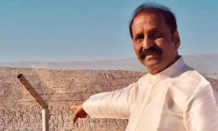 வெளிநாட்டுக்கு போனா மட்டும் போதாது… இப்படி உருப்படியான திட்டங்களையும் செயல்படுத்தனும்… விளாசிய வைரமுத்து…!!