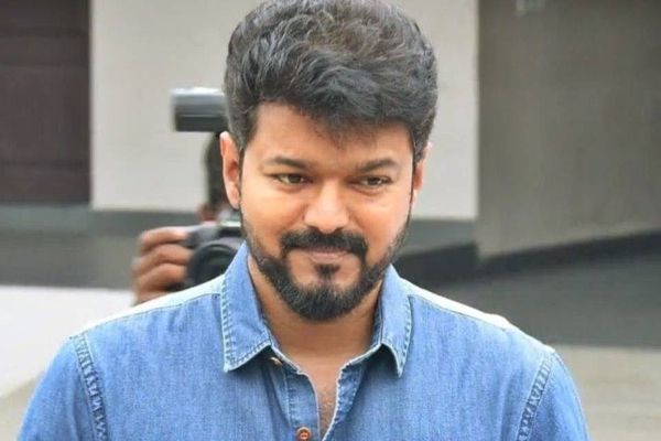 காலையிலே விருது வழங்கும் விழா இடத்திற்கு சென்ற விஜய்…. என்ன காரணம் தெரியுமா…? வெளியான தகவல்…!!